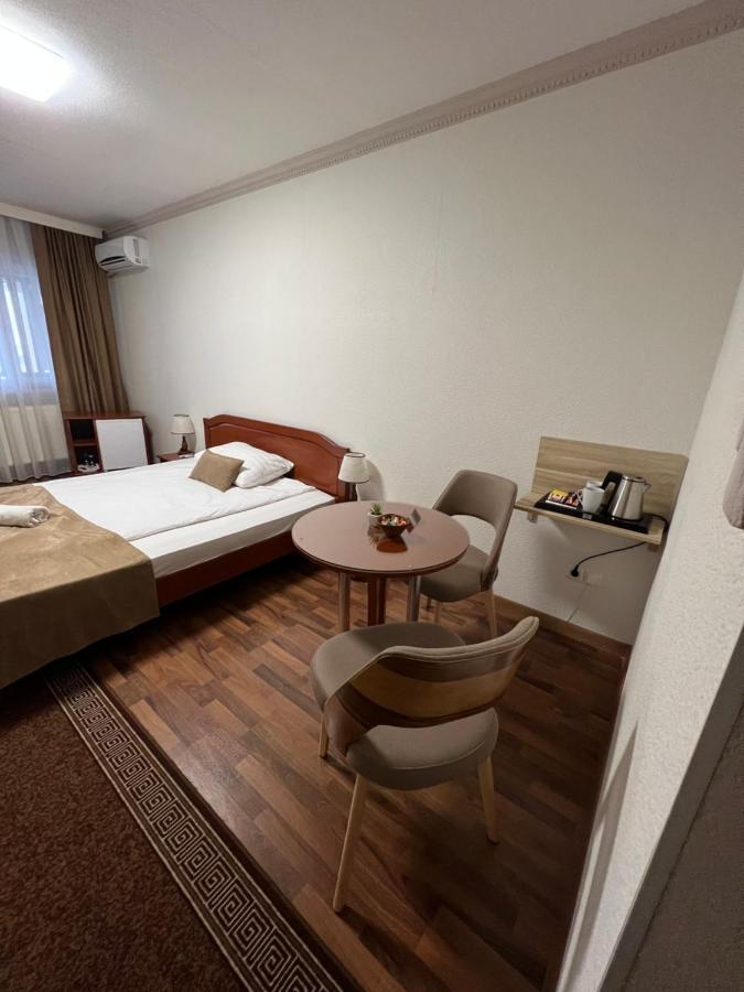 Hotel New Milenium Lukavac Exterior foto