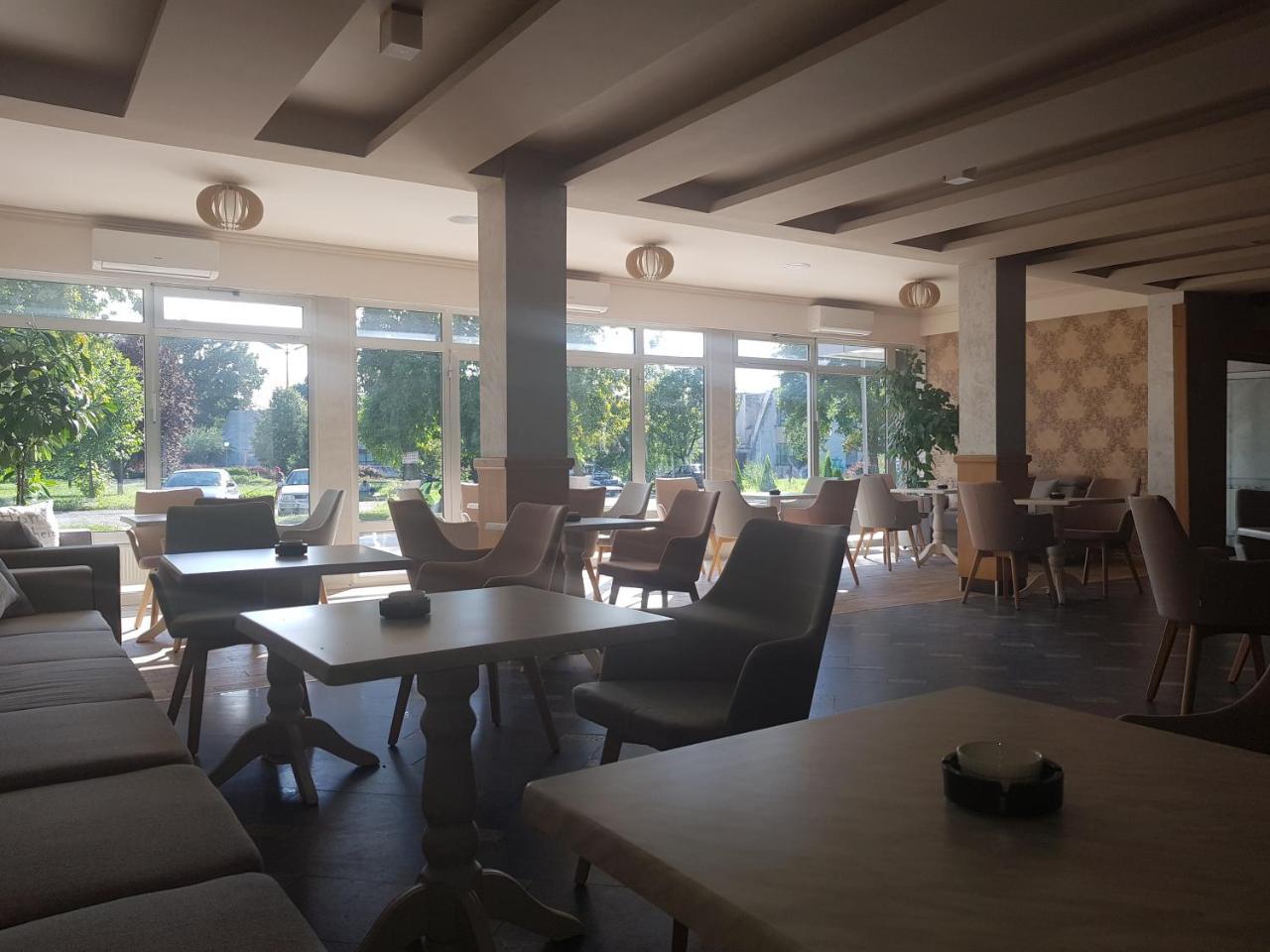 Hotel New Milenium Lukavac Exterior foto