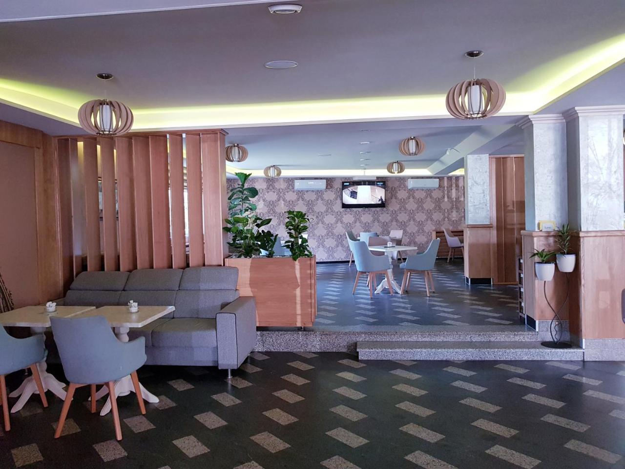 Hotel New Milenium Lukavac Exterior foto